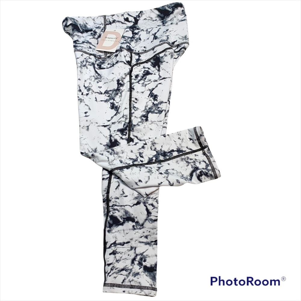 Dragon Fit High Waisted Capri Workout Yoga Exercise Leggings, Marble Print, Sz M